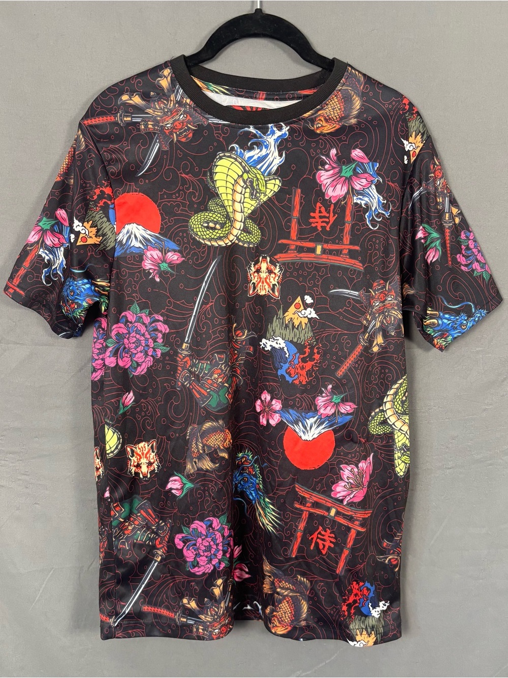 Black Short Sleeve Graphic Tee with Japanese Motif